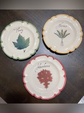 Seasonal Leaf & Harvest Ceramic Plates - Set of 3